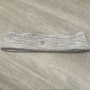 LIKE NEW Ivivva Headband!